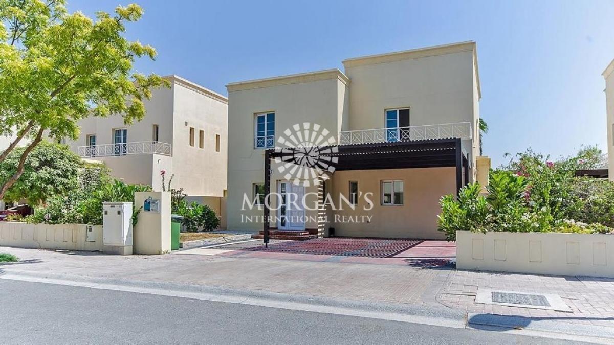 Picture of Villa For Sale in The Lakes, Dubai, United Arab Emirates