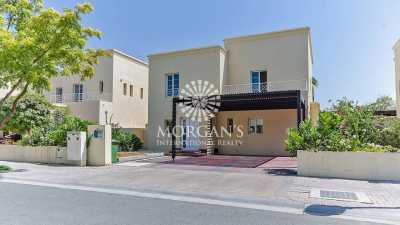 Villa For Sale in The Lakes, United Arab Emirates