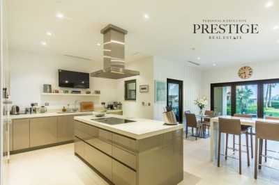 Villa For Sale in The Palm Jumeirah, United Arab Emirates