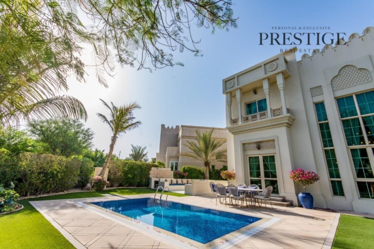 Picture of Villa For Sale in Jumeirah Islands, Dubai, United Arab Emirates