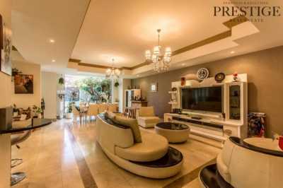 Villa For Sale in Dubai Marina, United Arab Emirates