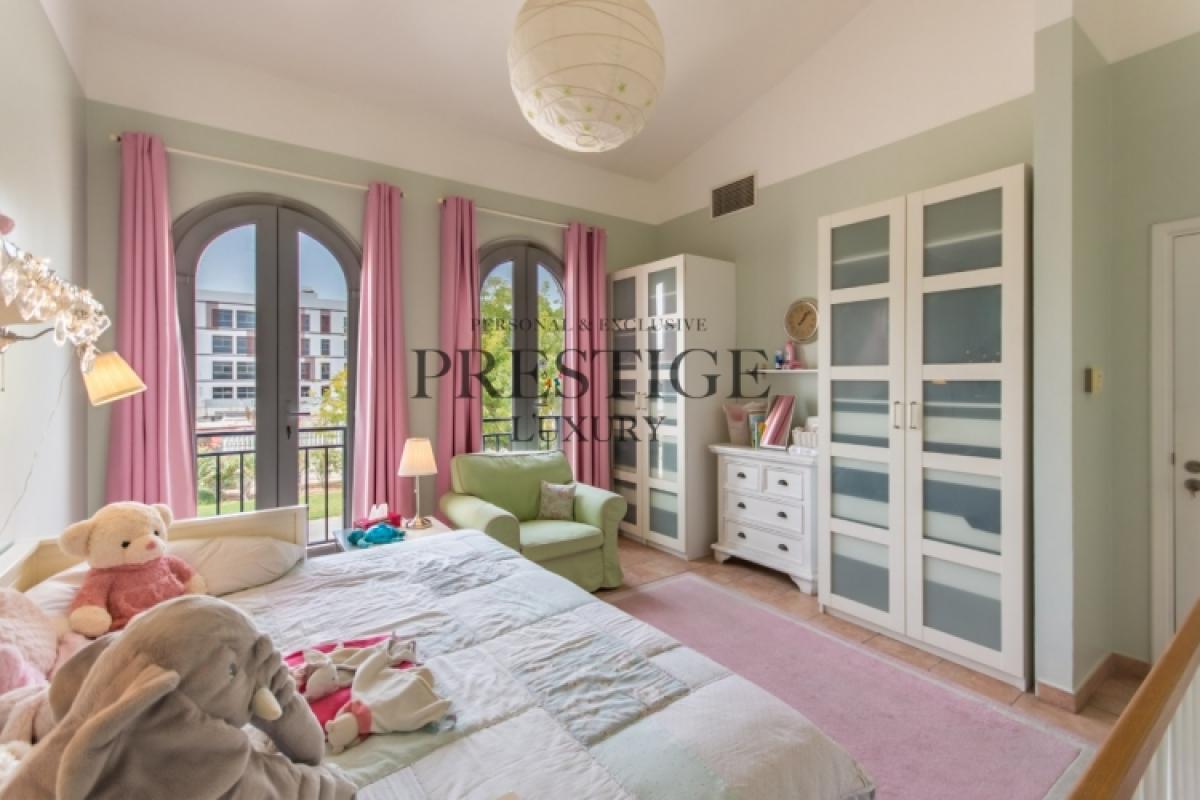 Picture of Villa For Sale in Greens, Dubai, United Arab Emirates
