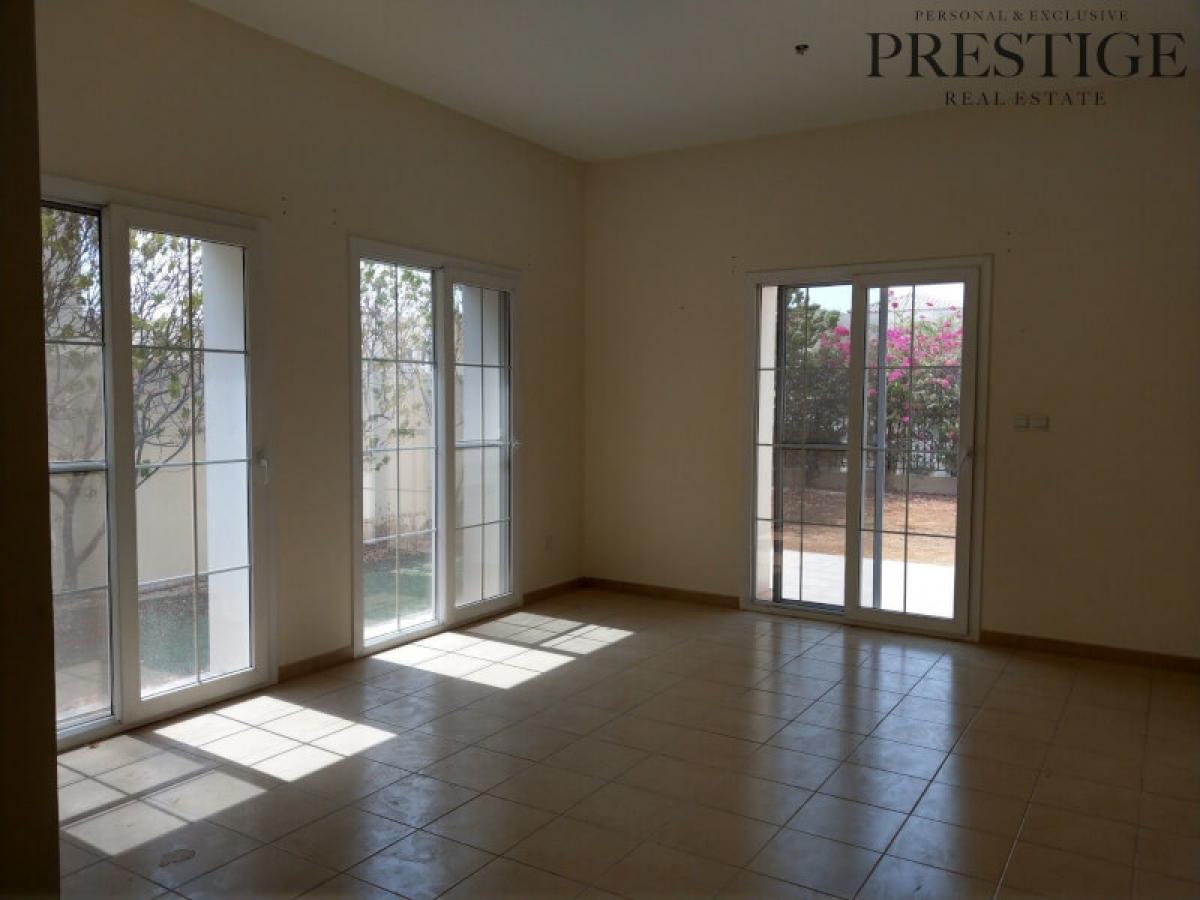 Picture of Villa For Sale in The Lakes, Dubai, United Arab Emirates