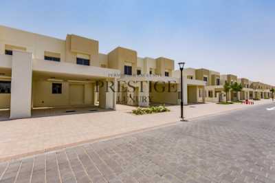 Villa For Rent in Town Square, United Arab Emirates