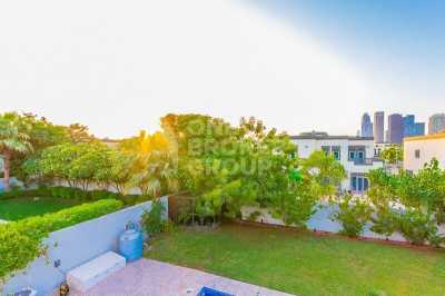 Villa For Sale in Jumeirah Park, United Arab Emirates