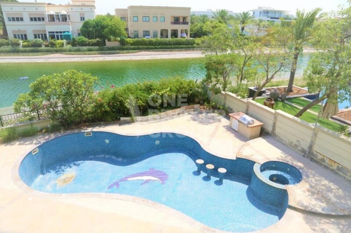 Picture of Villa For Rent in Emirates Hills, Dubai, United Arab Emirates