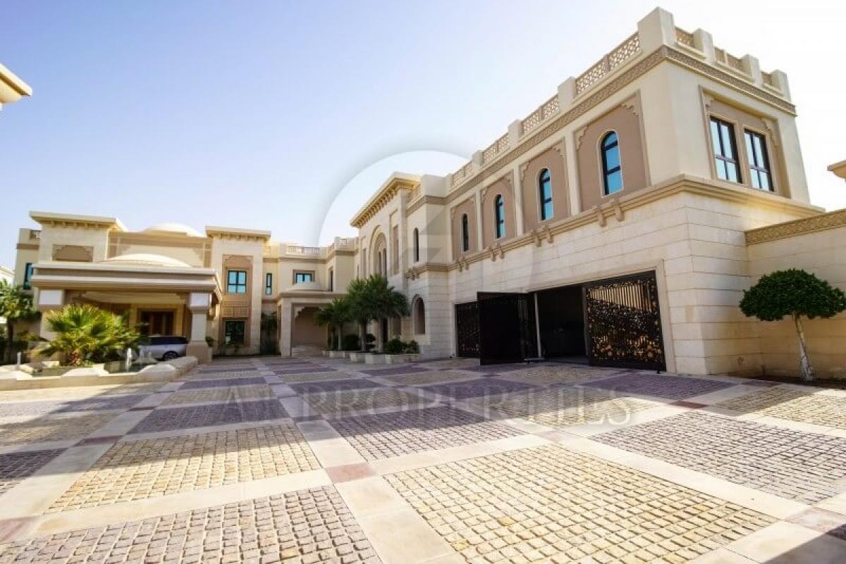 Picture of Villa For Sale in Emirates Hills, Dubai, United Arab Emirates