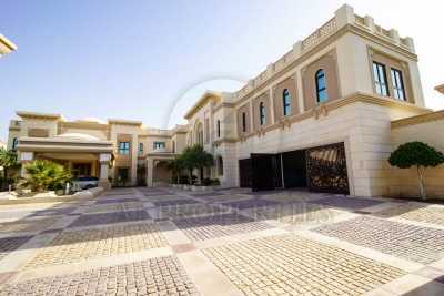 Villa For Sale in Emirates Hills, United Arab Emirates