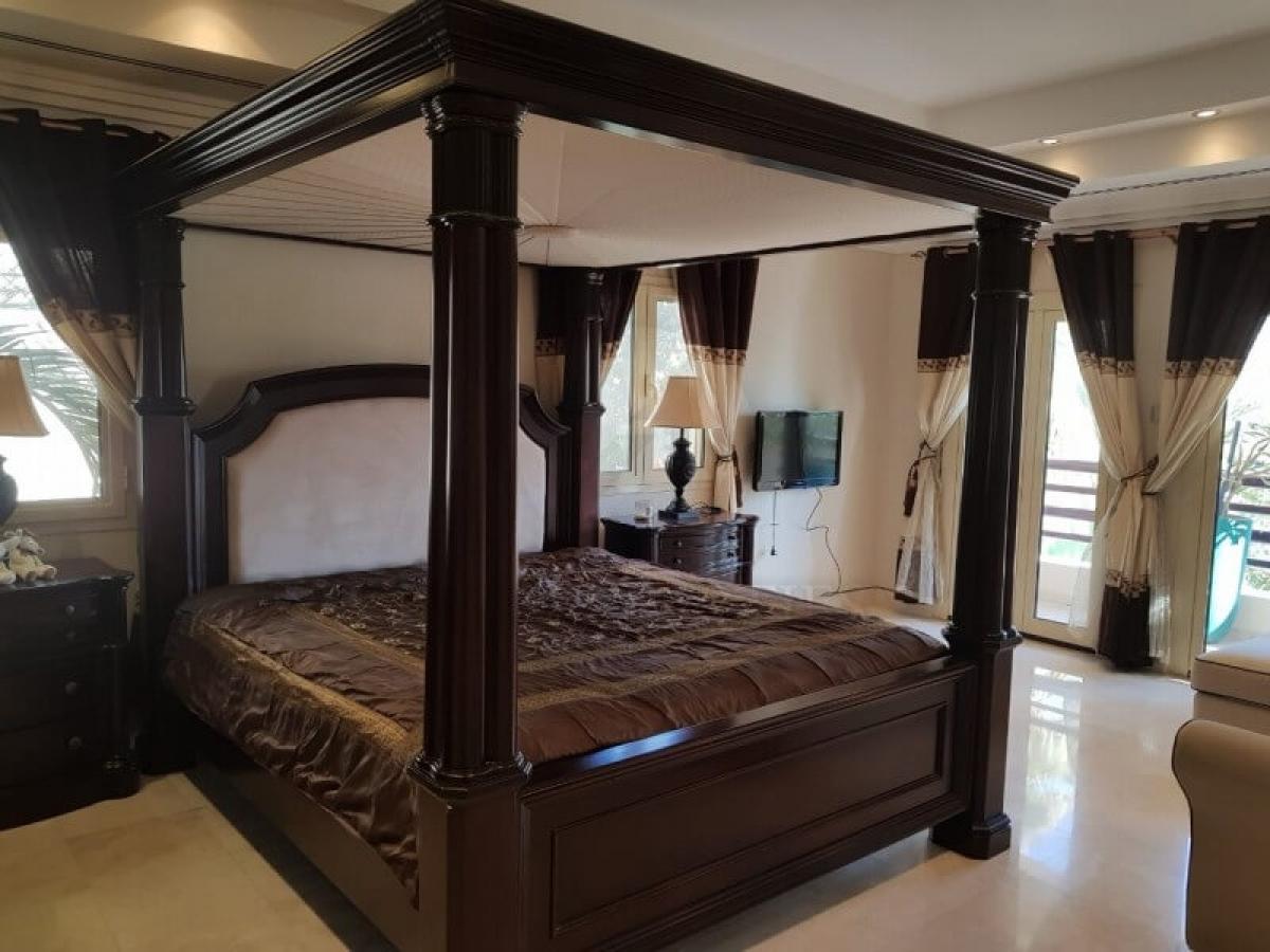 Picture of Villa For Sale in Meadows, Dubai, United Arab Emirates