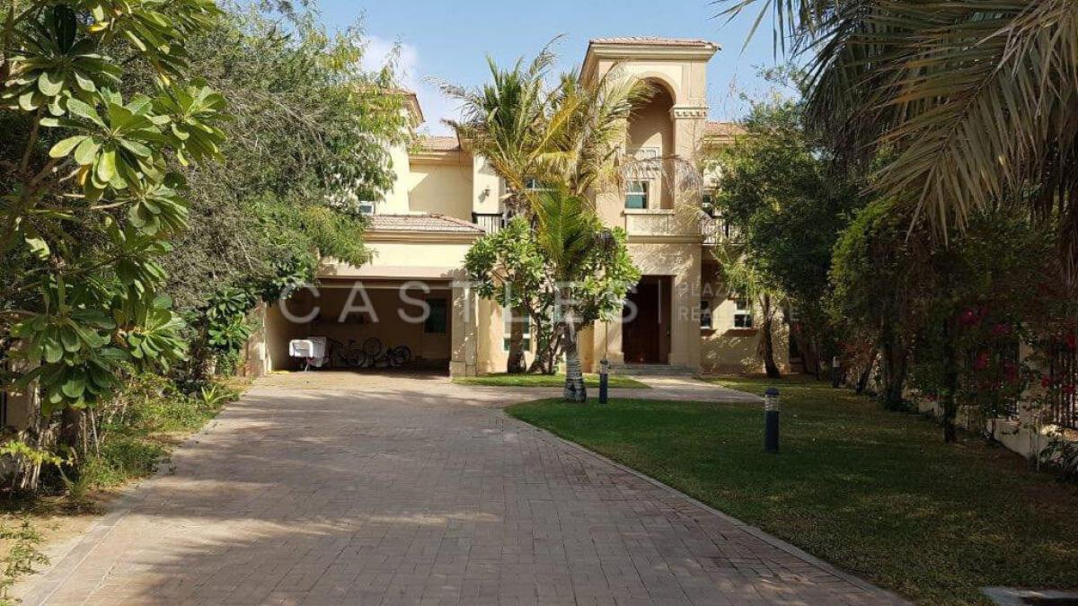 Picture of Villa For Sale in Jumeirah Islands, Dubai, United Arab Emirates