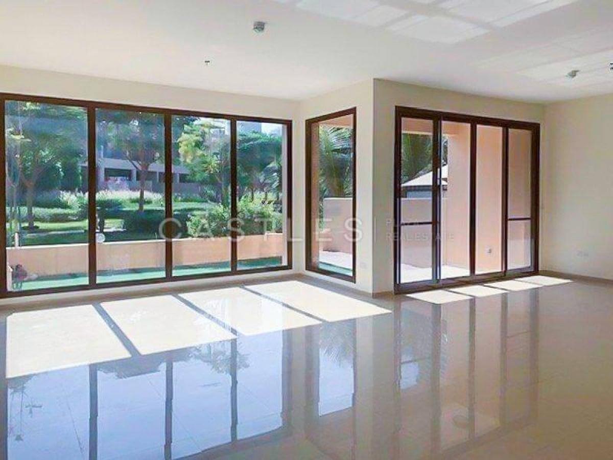 Picture of Villa For Sale in Jumeirah Islands, Dubai, United Arab Emirates