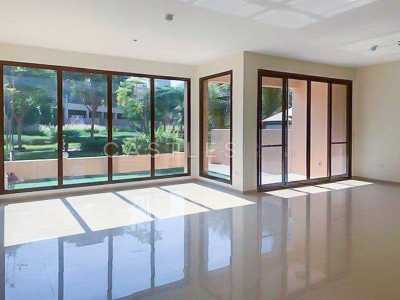 Villa For Sale in Jumeirah Islands, United Arab Emirates