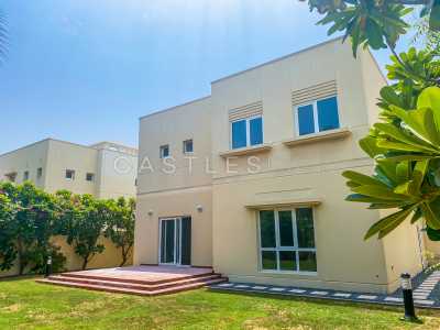 Villa For Rent in Meadows, United Arab Emirates