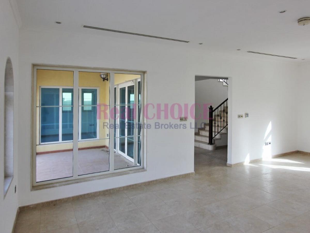 Picture of Villa For Sale in Jumeirah Park, Dubai, United Arab Emirates