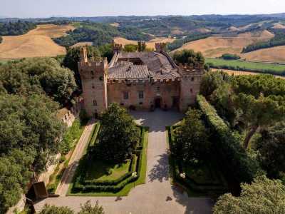 Villa For Sale in Castelfiorentino, Italy