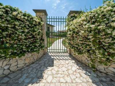 Villa For Sale in Pietrasanta, Italy