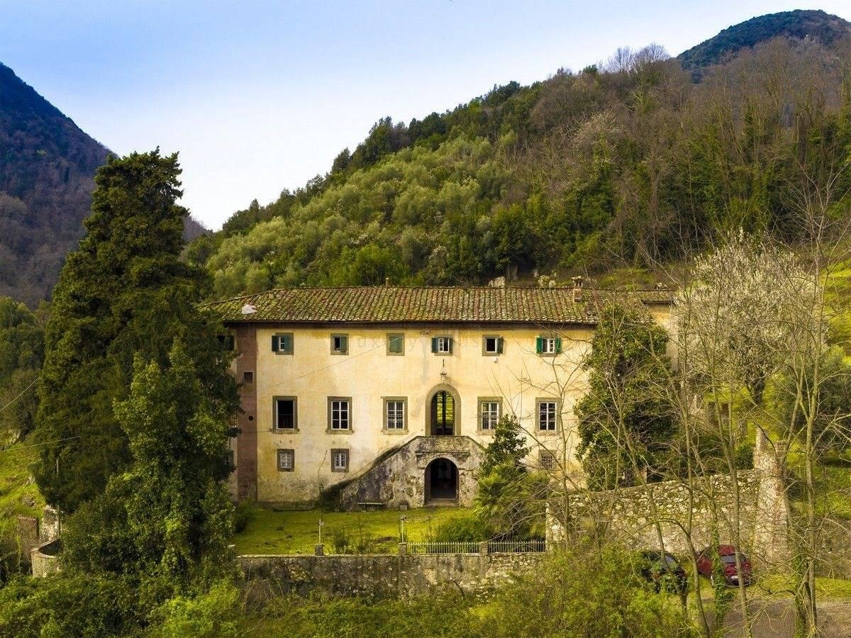 Picture of Villa For Sale in Lucca, Tuscany, Italy