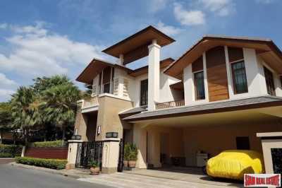 Home For Sale in Phra Khanong, Thailand