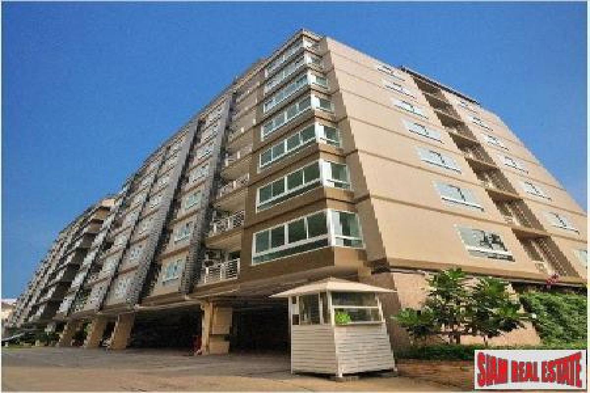 Picture of Apartment For Sale in Bearing, Bangkok, Thailand