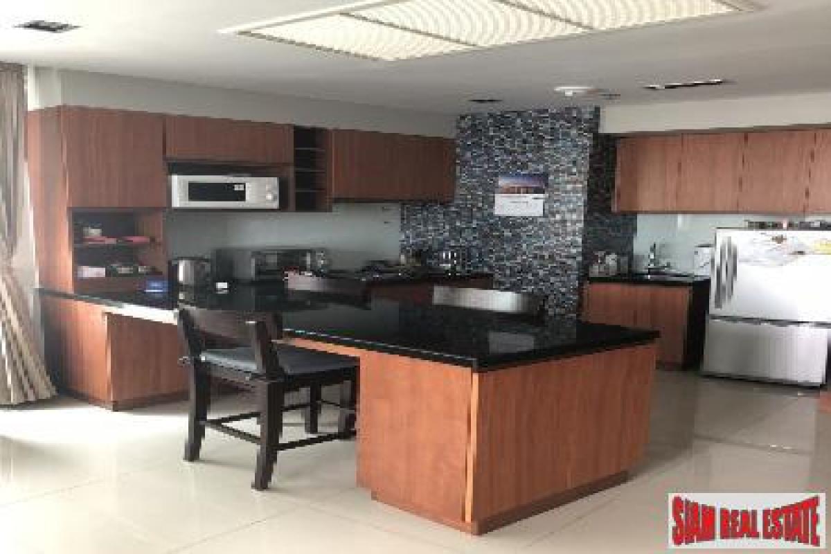 Picture of Apartment For Sale in Lumphini, Bangkok, Thailand