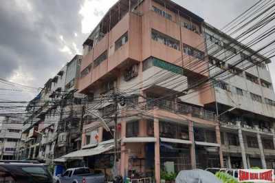Home For Sale in Phra Khanong, Thailand