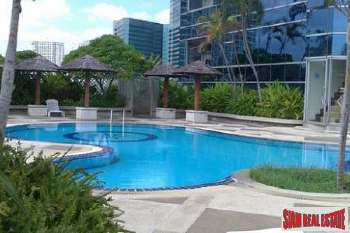 Picture of Apartment For Sale in Ratchadaphisek, Bangkok, Thailand