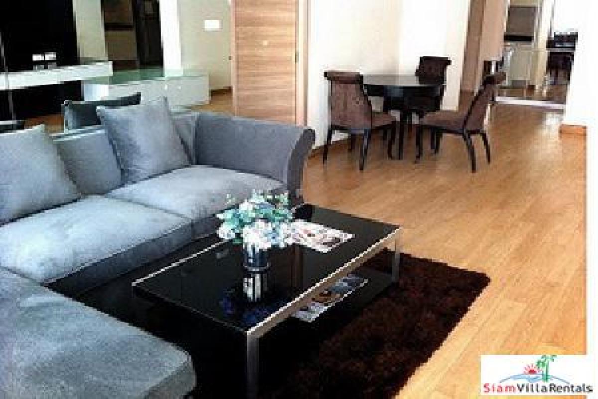 Picture of Apartment For Sale in Chitlom, Bangkok, Thailand