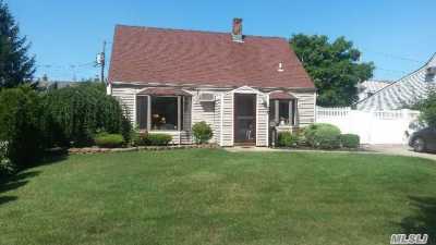 Home For Rent in Levittown, New York