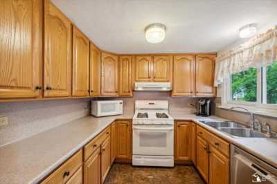 Home For Sale in Temperance, Michigan