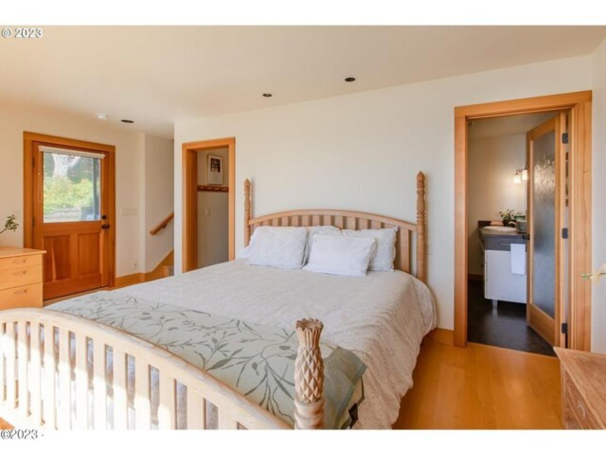 Picture of Home For Sale in Cannon Beach, Oregon, United States