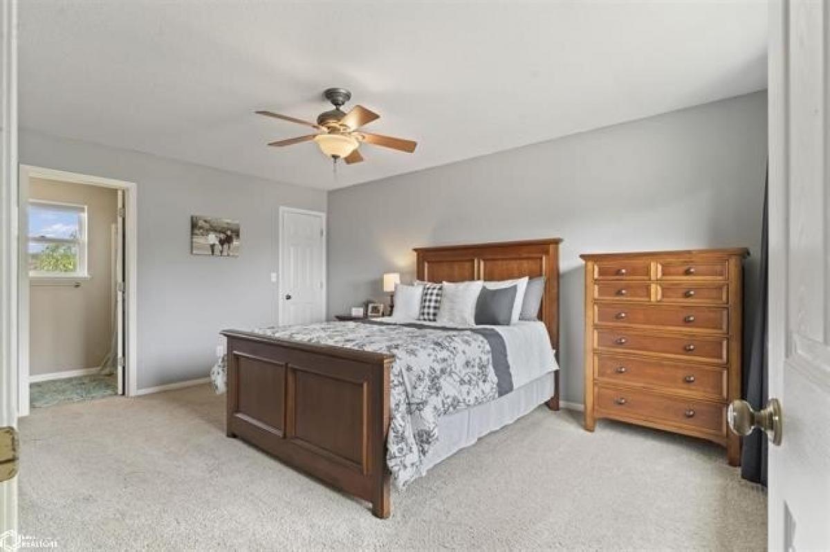 Picture of Home For Sale in Burlington, Iowa, United States