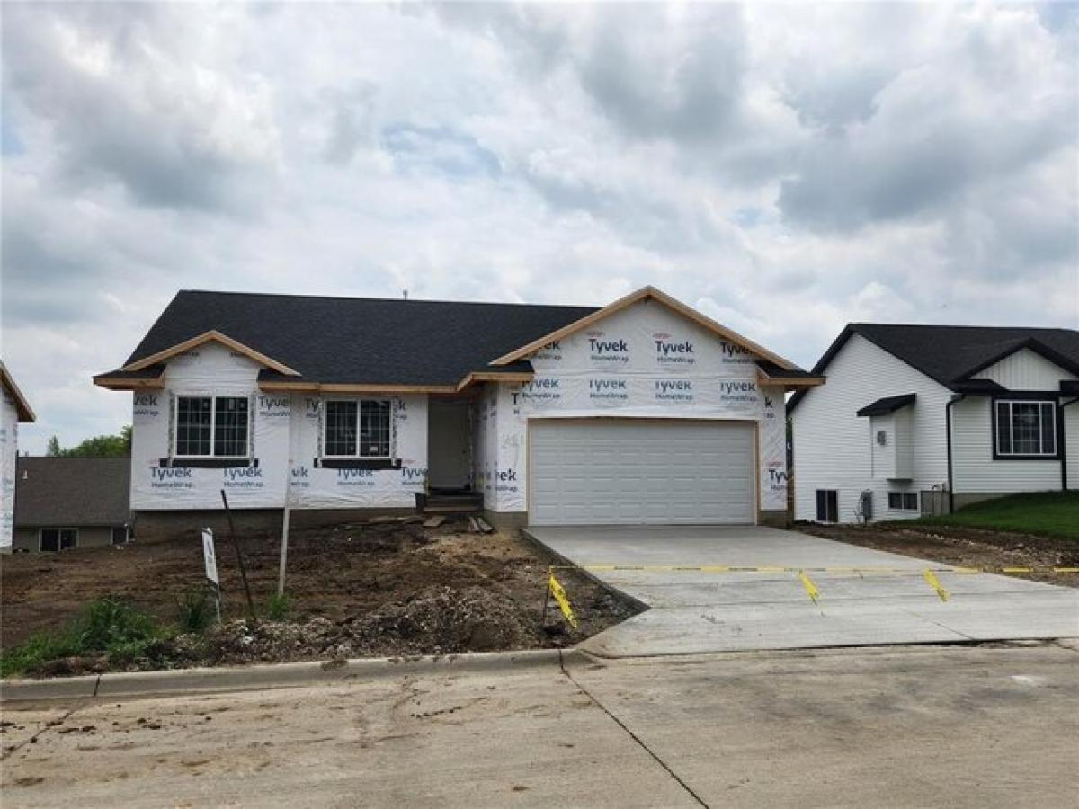 Picture of Home For Sale in Cedar Rapids, Iowa, United States