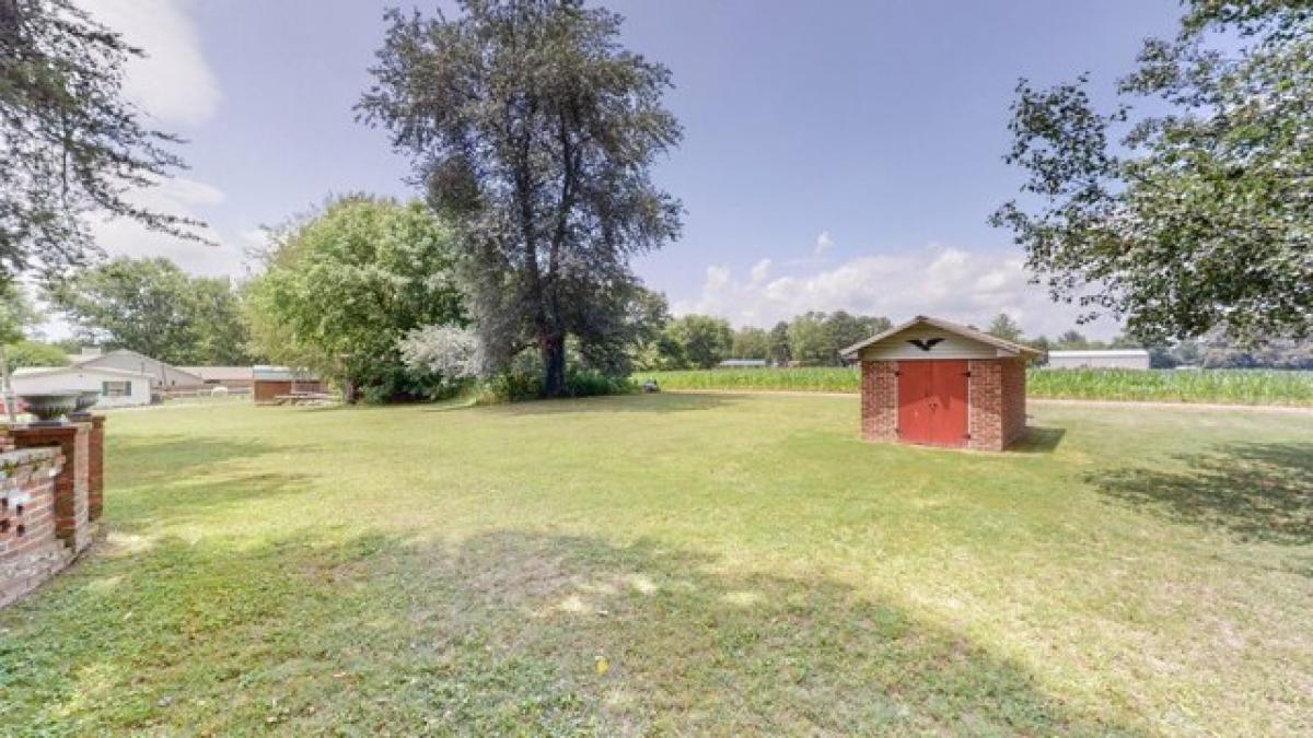 Picture of Home For Sale in Fayetteville, Tennessee, United States