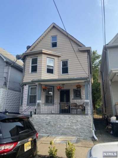 Home For Rent in Paterson, New Jersey