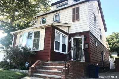 Home For Rent in Bayside, New York