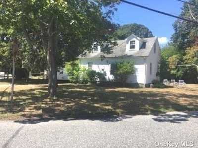 Home For Sale in Mastic Beach, New York