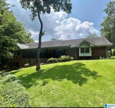Home For Sale in Vestavia Hills, Alabama