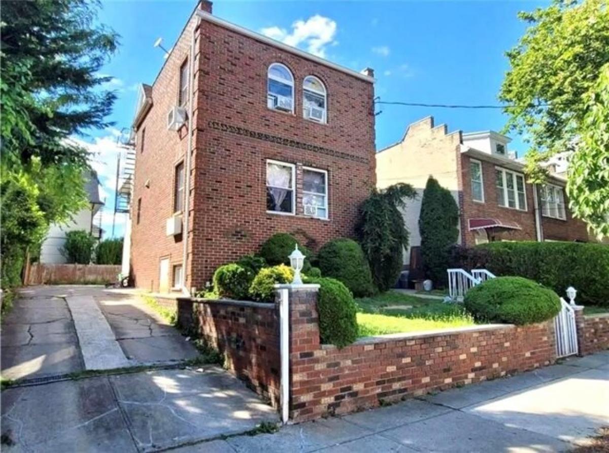 Picture of Home For Sale in Brooklyn, New York, United States