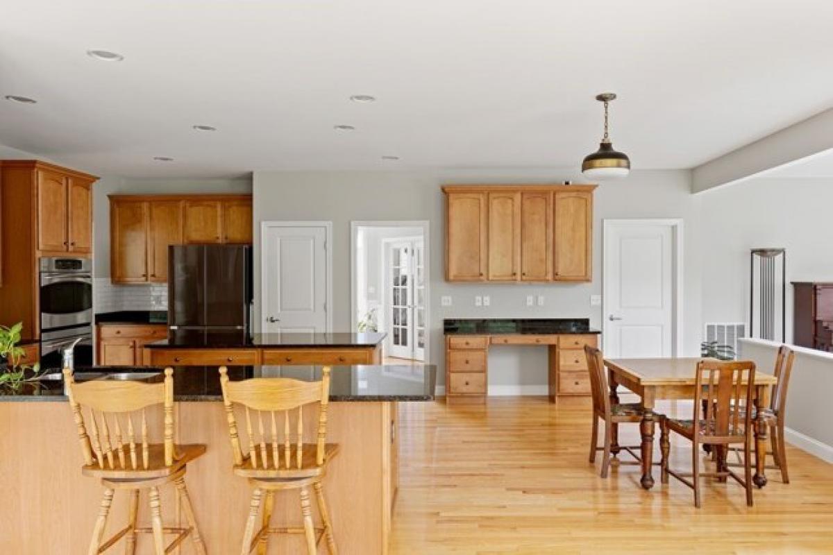 Picture of Home For Sale in Upton, Massachusetts, United States