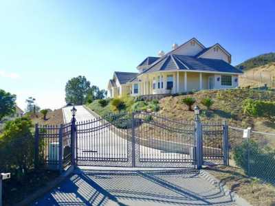 Home For Rent in Cherry Valley, California
