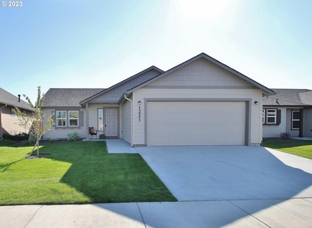 Picture of Home For Sale in Dallas, Oregon, United States