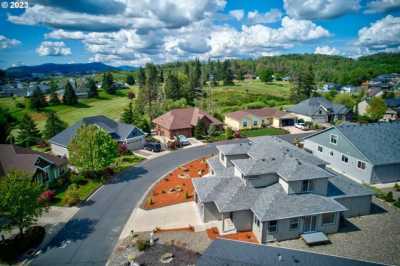 Home For Sale in Sutherlin, Oregon
