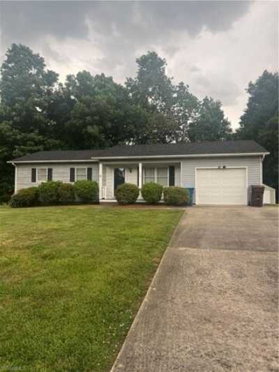 Home For Sale in Yadkinville, North Carolina