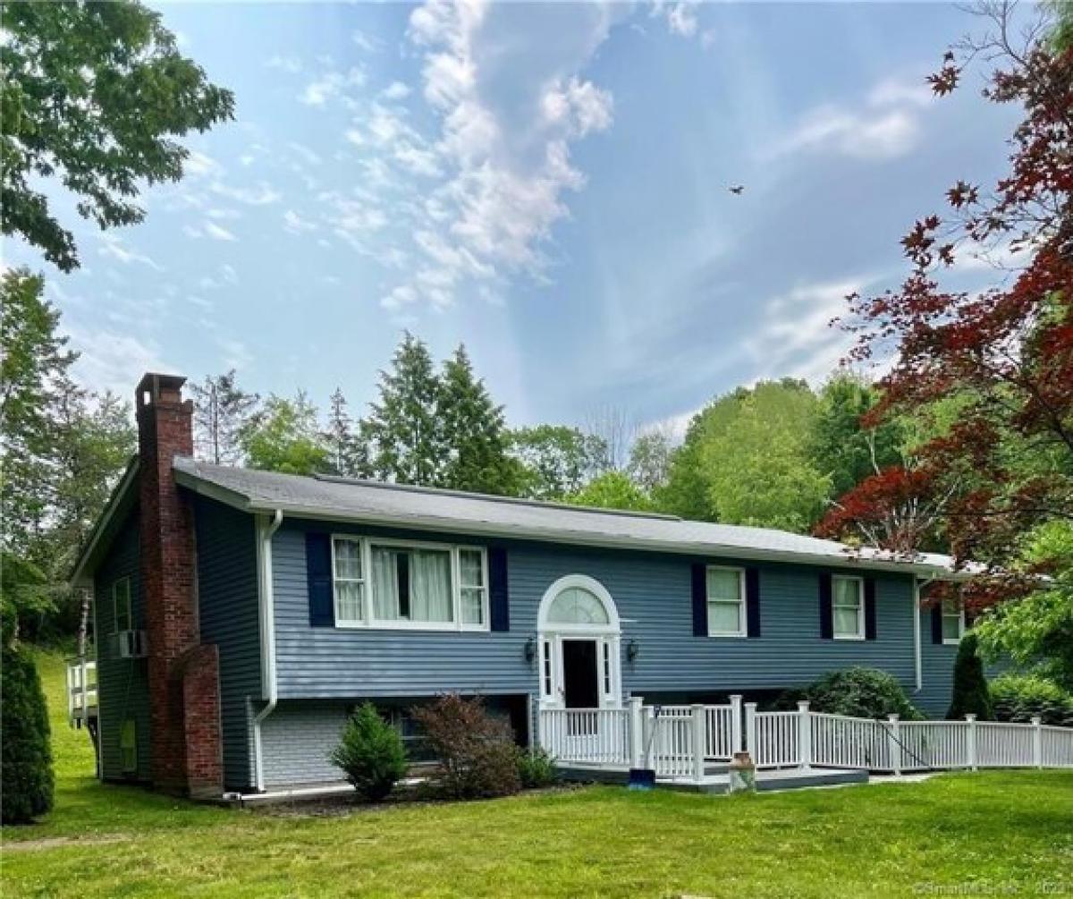 Picture of Home For Sale in New Hartford, Connecticut, United States