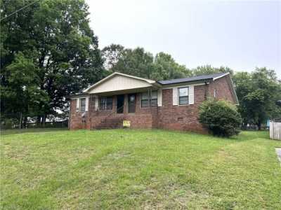 Home For Sale in Thomasville, North Carolina