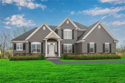Home For Sale in Orchard Park, New York