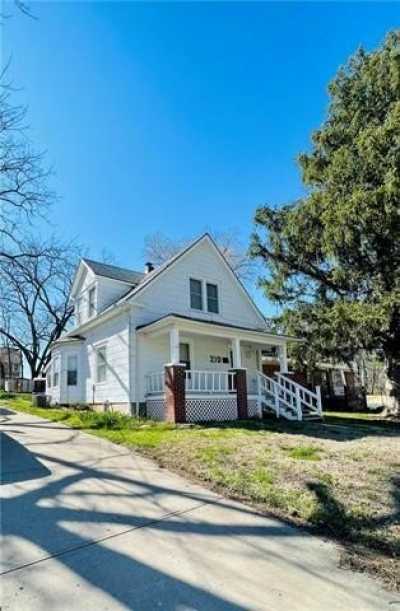 Home For Sale in Bonner Springs, Kansas