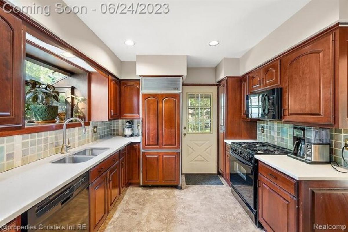Picture of Home For Sale in Grosse Pointe Park, Michigan, United States