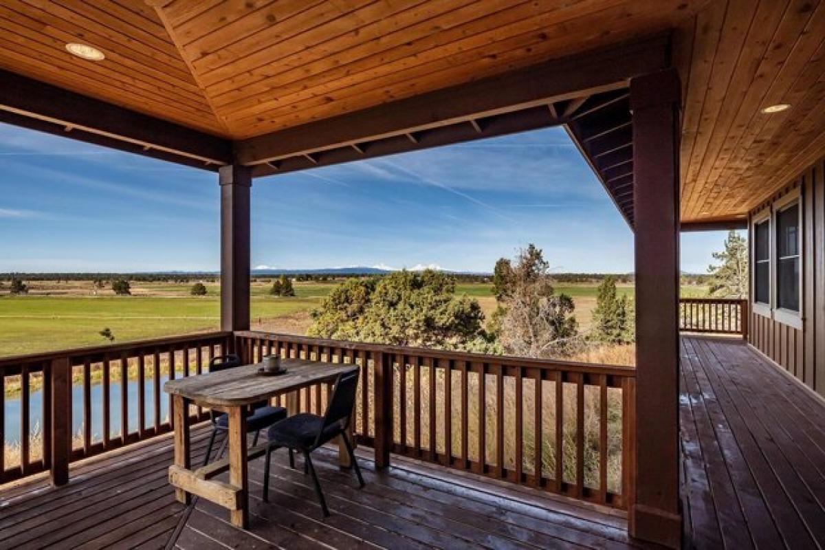 Picture of Home For Sale in Powell Butte, Oregon, United States