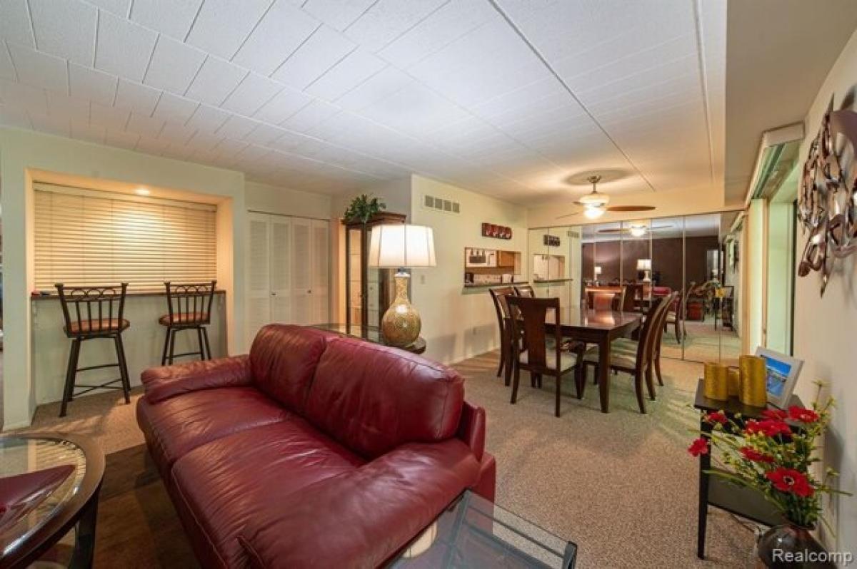Picture of Home For Sale in Livonia, Michigan, United States